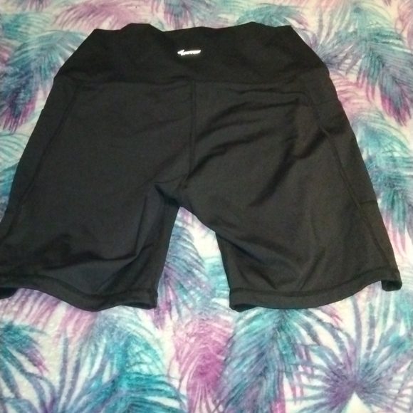 Women's workout shorts - Picture 2 of 2